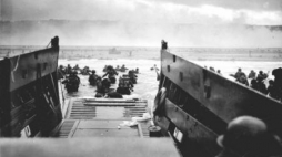 Lądowanie wojsk amerykańskich na plaży "Omaha" w Normandii. 06.06.1944. Fot. PAP/EPA. Źródło: US COAST GUARD/HO   