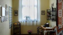 Wnętrze pokoju w stołecznym mieszkaniu Józefa Czechowicza odtworzone w Muzeum Literackim w Lublinie. Fot. PAP/W.Pacewicz