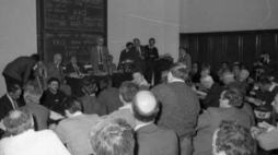 Obrady Komitetu Obywatelskiego Solidarność, przygotowania do wyborów parlamentarnych w 1989 r. Fot. PAP/J. Bogacz