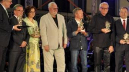 Nagrodzeni na uroczystej Gali 2. Zamojskiego Festiwalu Filmowego na Rynku w Zamościu. Fot. ZFF „Spotkania z historią”