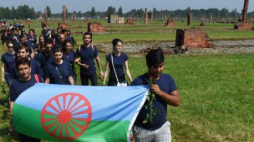 Obchody Dnia Pamięci o Zagładzie Romów na terenie byłego niemieckiego obozu Auschwitz-Birkenau. Fot. PAP/J. Bednarczyk