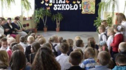 Inauguracja roku szkolnego 2013/14 w Szkole Podstawowej w Torkach (Podkarpackie). Fot. PAP/D. Delmanowicz