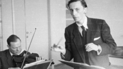Andrzej Panufnik, kompozytor i dyrygent Filharmonii Warszawskiej. Warszawa, 1946. Fot. PAP/CAF/S. Dąbrowiecki