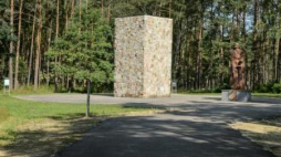 Pomnik na terenie Muzeum Byłego Obozu Zagłady w Sobiborze. Fot. PAP/W. Pacewicz