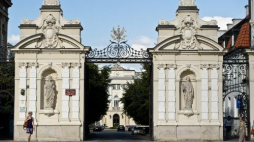 Brama główna Uniwersytetu Warszawskiego. Fot. PAP/W. Pacewicz