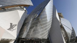 Muzeum Fundacji Louisa Vuittona w budynku zaprojektowanym przez Franka Gehry'ego. Fot. PAP/EPA