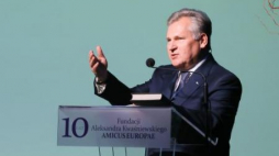 Były prezydent Aleksander Kwaśniewski podczas Konferencji Jubileuszowej. Fot. PAP/P. Supernak