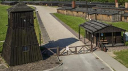 Teren dawnego obozu koncentracyjnego na Majdanku, obecnie Państwowe Muzeum na Majdanku w Lublinie. Fot. PAP/W. Pacewicz