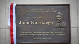  Odsłonięcie tablicy na budynku MON w Warszawie, upamiętniającej Jana Karskiego. Fot. PAP/R. Guz