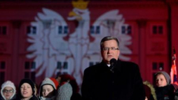 Prezydent Bronisław Komorowski przed Pałacem Prezydenckim w WArszawie. Fot. PAP/J. Turczyk