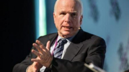 Senator USA John McCain. Fot. PAP/M. Kulczyński