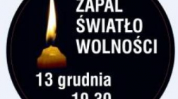 „Ofiarom Stanu Wojennego. Zapal Światło Wolności”.