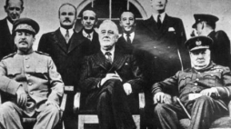 Teherańska Konferencja 1943 r. Od lewej: Józef Stalin, Franklin D. Roosevelt i Winston Churchill. Fot. PAP/CAF/Archiwum