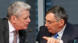 Joachim Gauck i Marian Turski. Fot. PAP/EPA