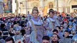 Orszak Marii podczas tegorocznego karnawału w Wenecji. Fot. PAP/EPA