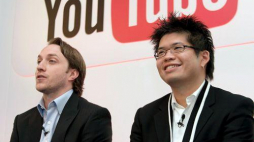 Chad Hurley (L) i Steve Chen - współzałożyciele serwisu YouTube. Fot. PAP/EPA