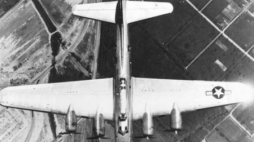 Boeing B-17 "Larająca forteca". Źródło: Wikimedia Commons