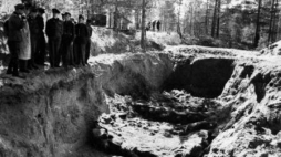 Ekshumacja zwłok polskich oficerów zamordowanych w Katyniu przez NKWD w 1940 r. Fot. PAP/CAF