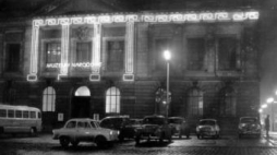 Gmach poznańskiego Muzeum Narodowego w latach 60. Źródło: Muzeum Narodowe w Poznaniu