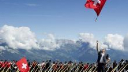 Międzynarodowy festiwal rogu alpejskiego w Nendaz, w południowo-zachodniej Szwajcarii. Fot. PAP/EPA