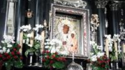 Cudowny obraz Matki Bożej Jasnogórskiej w sanktuarium w Częstochowie. Fot. PAP/W. Deska