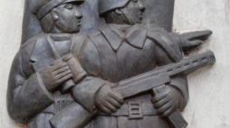 Pomnik Chwały Armii Czerwonej przy al. Wolności w Nowym Sączu. Fot. PAP/J. Bednarczyk
