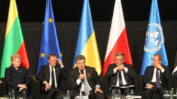 Prezydent Litwy, szef RE, prezydent Ukrainy, prezydent RP, sekretarz generalny ONZ debatują w ECS. Fot. PAP/P. Wittman