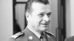 Gen. Czesław Kiszczak. Styczeń 1982 r. Fot. PAP/CAF/D. Kwiatkowski