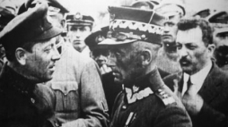 Semen Petlura I Edward Śmigły-Rydz na dworcu w Kijowie. 1920 r. Fot. PAP/CAF/REPRODUKCJA