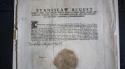 List uwierzytelniający posła na sejmik przedsejmowy z podpisem króla Stanisława Augusta. Fot. PAP/L. Szymański