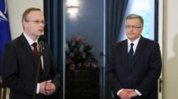 Prezydent  B. Komorowski i prezes IPN Ł. Kamiński po podpisaniu ustawy. Fot. PAP/P. Supernak