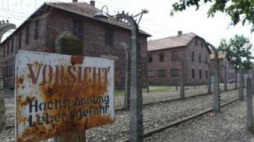 Teren byłego niemieckiego nazistowskiego obozu koncentracyjnego i zagłady Auschwitz. Fot. PAP/J. Bednarczyk 