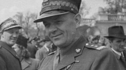 Gen. Zygmunt Berling. Warszawa, 1 maja 1947 r. Fot. PAP/CAF