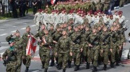 Defilada wojskowa z okazji święta Wojska Polskiego. 2014 r. Fot. PAP/R. Pietruszka