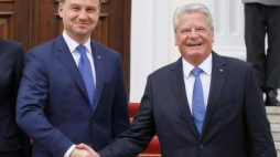 Prezydent Andrzej Duda i prezydent Niemiec Joachim Gauck podczas powitania w Berlinie. 28.08.2015. Fot. PAP/P. Supernak