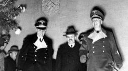 Komisarz ludowy ZSRS Wiaczesław Mołotow i minister spraw zagranicznych III Rzeszy Joachim Ribbentrop (P).1940 r.Fot. NAC