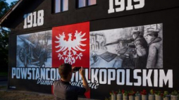Mural upamiętniający powstańców wielkopolskich na budynku OSP w Czerwonaku. Fot. PAP/M. Zakrzewski