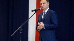 Prezydent Andrzej Duda podczas inauguracji roku szkolnego w Jastarni. Fot. PAP/P. Pędziszewski
