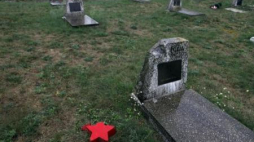 Zdewastowany cmentarz żołnierzy radzieckich w Milejczycach. Fot. PAP/A. Reszko