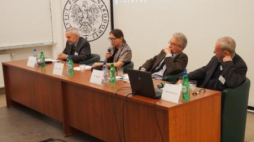 Od lewej: prof. Grzegorz Mazur, dr Małgorzata Ptasińska, prof. Rafał Habielski, prof. Andrzej Paczkowski. Fot. R. Jurszo