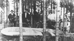 Szczątki rozbitego pod Cierlickiem samolotu RWD-6. Źródło: NAC