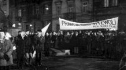 Demonstracja 11 listopada 1980 roku w Poznaniu Fot. Archiwum IPN)