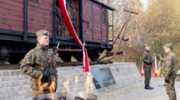 Uroczystość odsłonięcia w Bytomiu pomnika upamiętniającego ofiary Tragedii Górnośląskiej. Fot. PAP/A. Gr