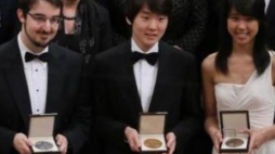 Zwycięzcy XVII Konkursu Chopinowskiego: Charles Richard-Hamelin, Seong-Jin Cho i Kate Liu. Fot. PAP/R. Pietruszka