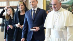 Prezydent Andrzej Duda z żoną Agatą i córką Kingą na audiencji u papieża Franciszka w Watykanie. Fot. PAP/J. Turczyk