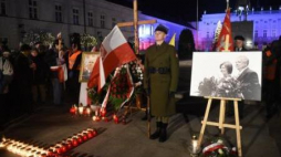Uroczystości przed Pałacem Prezydenckim w Warszawie, w 68. miesięcznicę katastrofy smoleńskiej. Fot. PAP/R. Pietruszka
