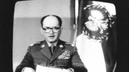 Gen. W. Jaruzelski ogłasza wprowadzenie stanu wojennego. 