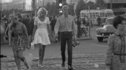 Warszawska ulica Marszałkowska, przejście w Alejach Jerozolimskich. 1969 r.  Fot. PAP/J. Morek
