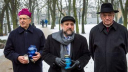 Bp M. Cisło (L), rabin M. Schudrich (C) i bp A. Suski. Toruń, 17.01.2016. Fot. PAP/T. Żmijewski