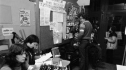 Strajk studentów Uniwersytetu Łódzkiego - punkt informacyjny dla strajkujących. 31.01.1981. Fot. PAP/CAF/A. Zbraniecki